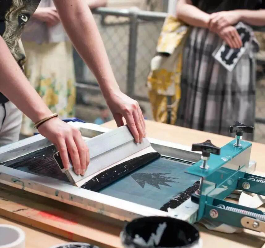 (圖:涂料印花工藝展示圖)