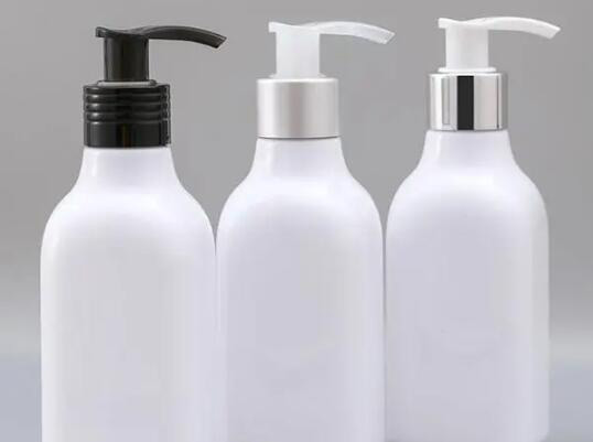 （圖：中藥洗發(fā)水展示圖）