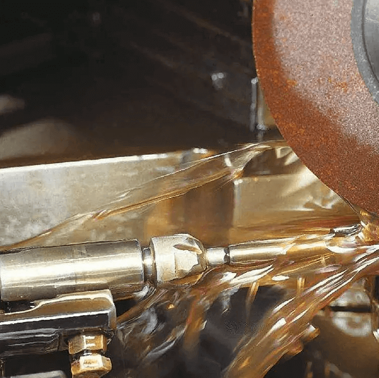 (圖:全合成切削液展示圖)